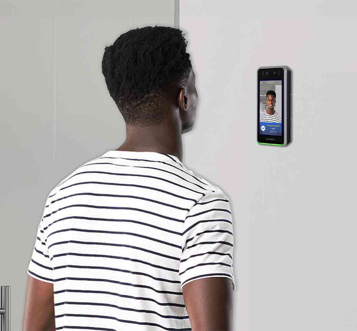 Man Signing Into Site Using Suprema Face ID